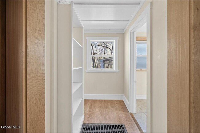 Building Photo - 204 Saratoga Ave