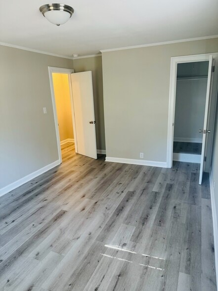 Building Photo - 5536 Flanders Ave