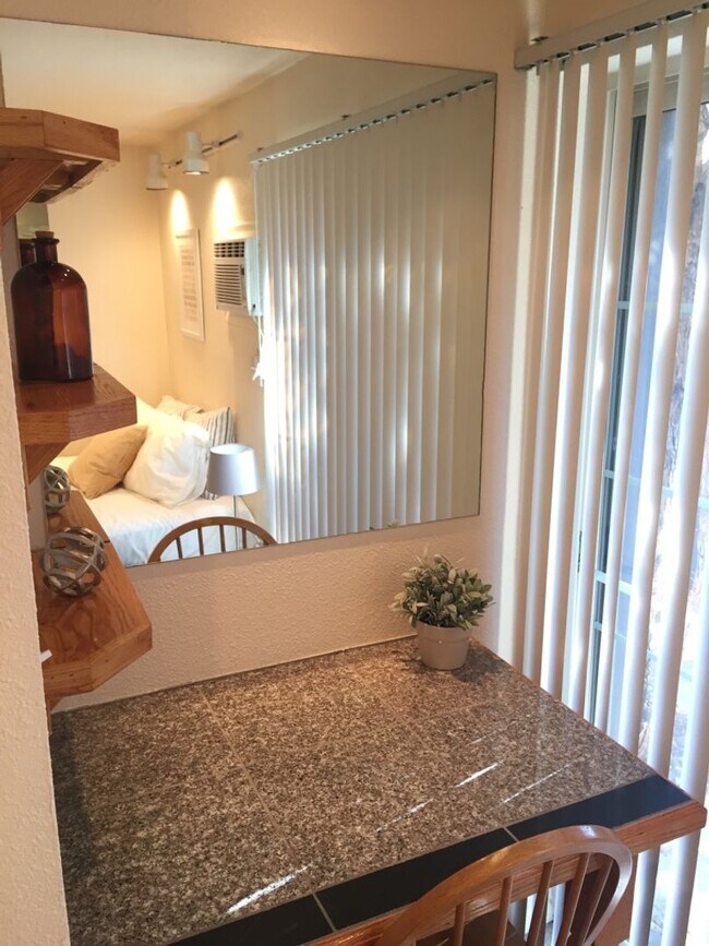 Building Photo - RENT SPECIAL & LEASE OPTIONS! Cat-friendly...