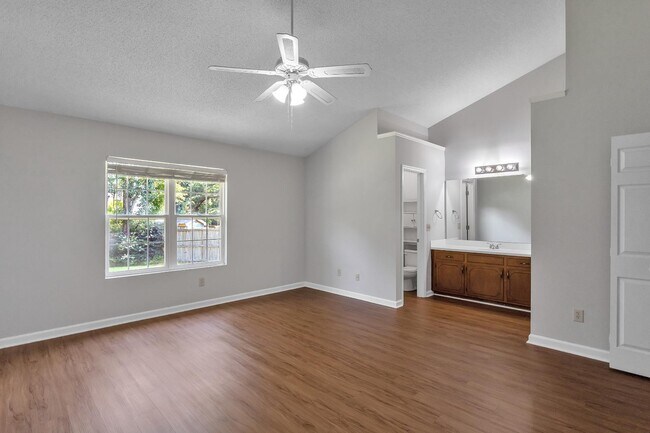 Building Photo - 129 Kingsbridge Dr