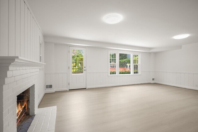 Building Photo - 7109 Radnor Rd