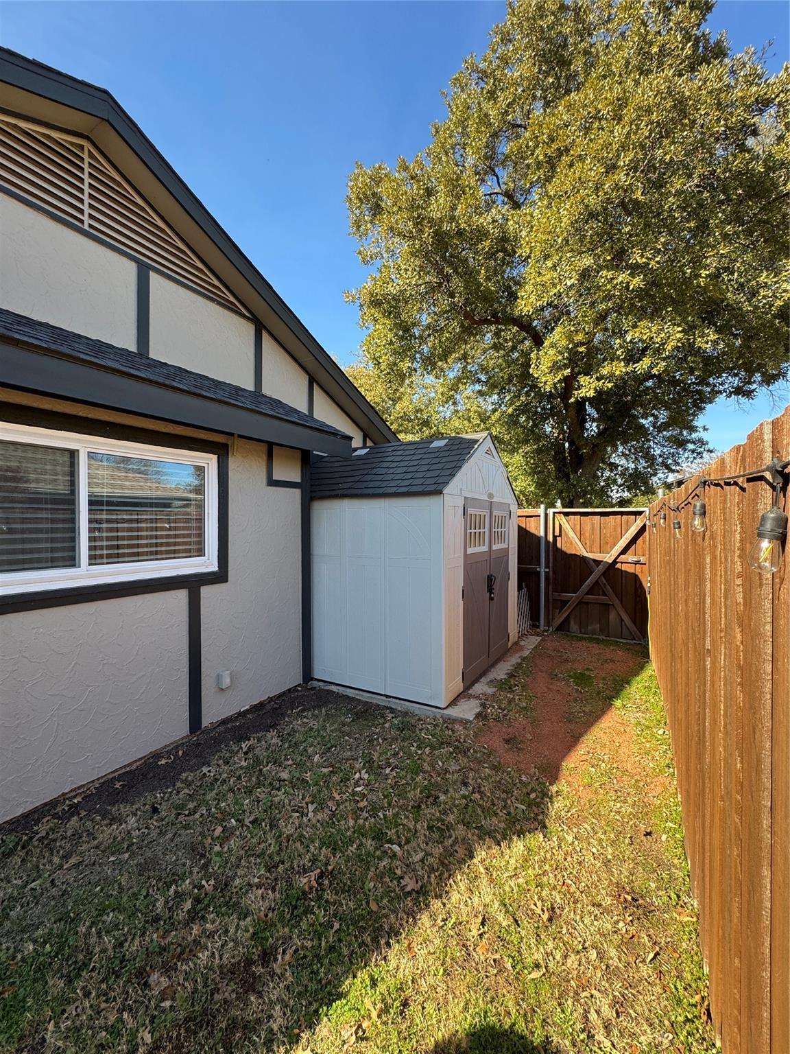 Building Photo - 3200 Dover Dr