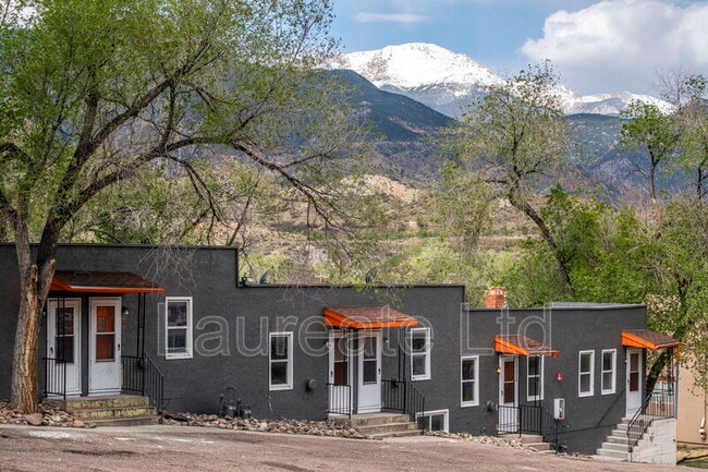 Building Photo - 2631 W Pikes Peak Ave