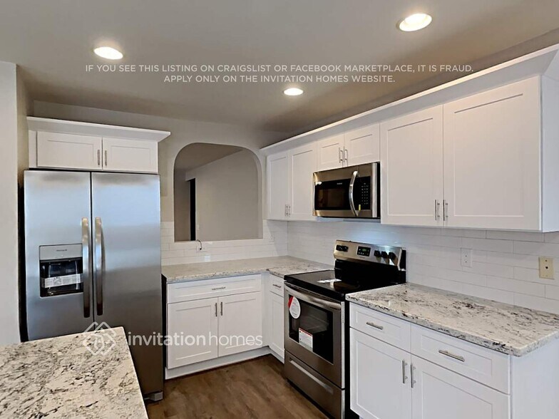 Building Photo - 10908 E Forge Ave