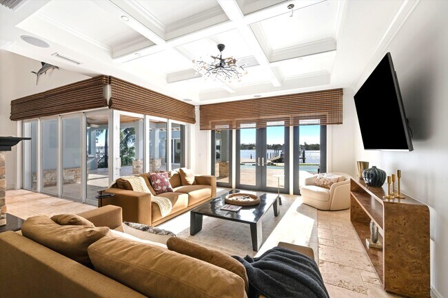 Building Photo - 614 S Lake Dr
