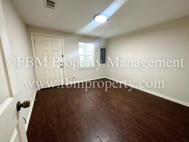 Building Photo - 1020 N Beaton St