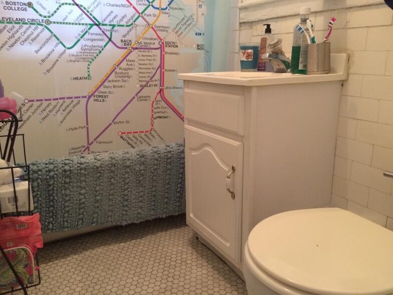 Apt 7 - 1195 Boylston St