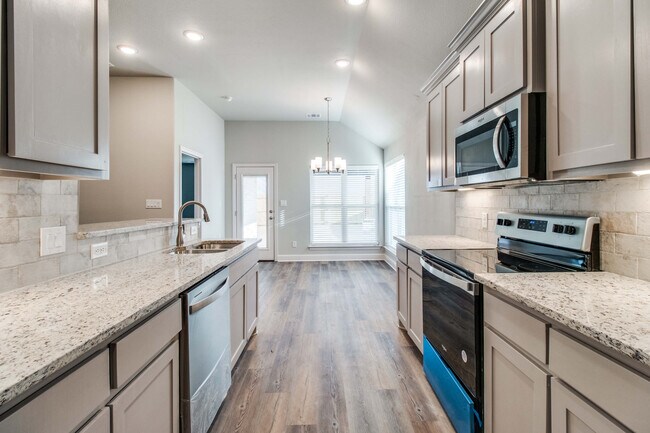 Building Photo - 2816 Clover Dr