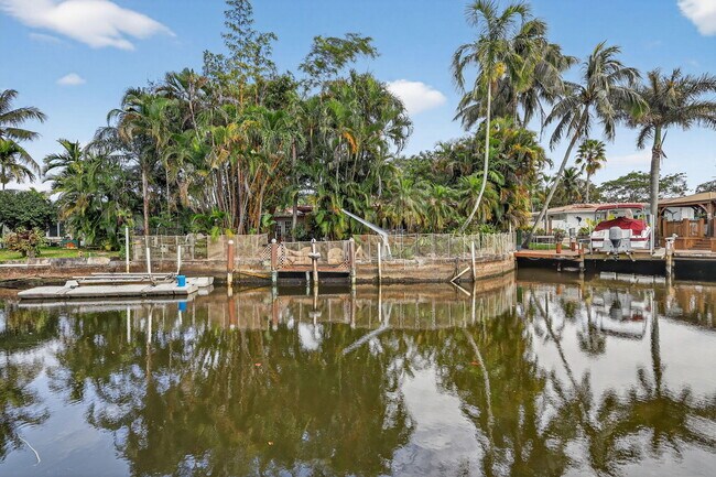 Building Photo - 4540 SW 28th Terrace