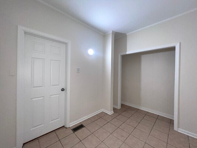 Building Photo - 8919 S Muskegon Ave