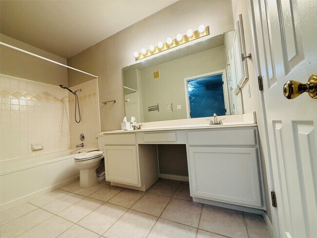 Building Photo - 2100 Pipers Field Dr