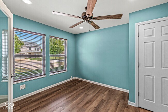 Building Photo - 5641 Buck Dr