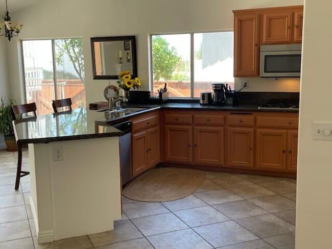 Building Photo - Corona- Single Story pool home