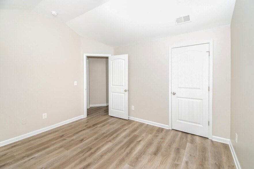 Building Photo - 5163 Rapahoe Trail