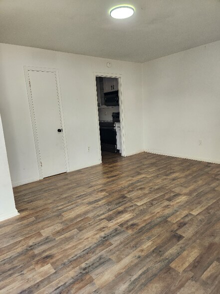 Building Photo - 4835 N Old Laurens Rd