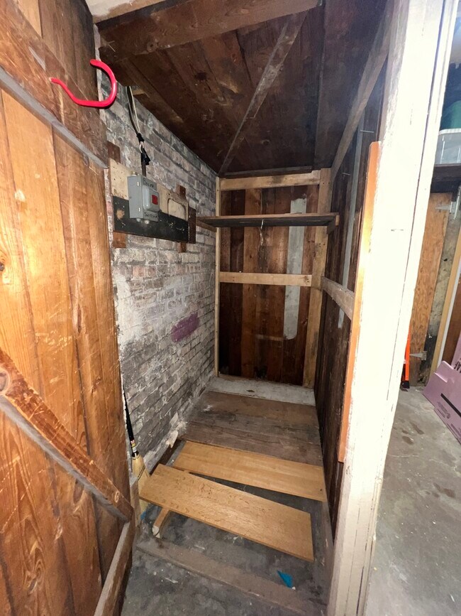 Building Photo - 6111 N Talman Ave