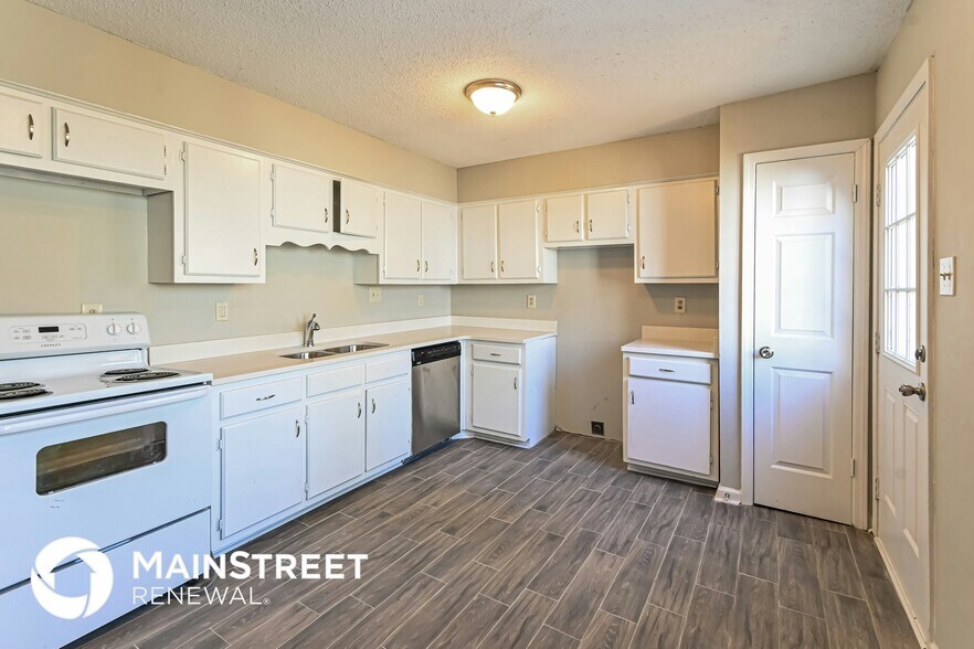 Building Photo - 4495 Bonnie Brae Dr