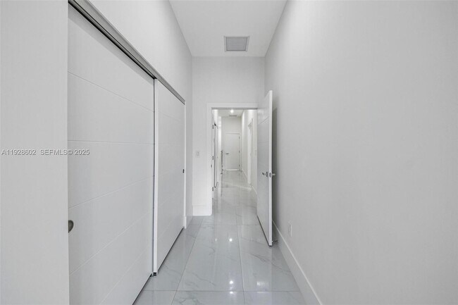 Building Photo - 3142 Carter St