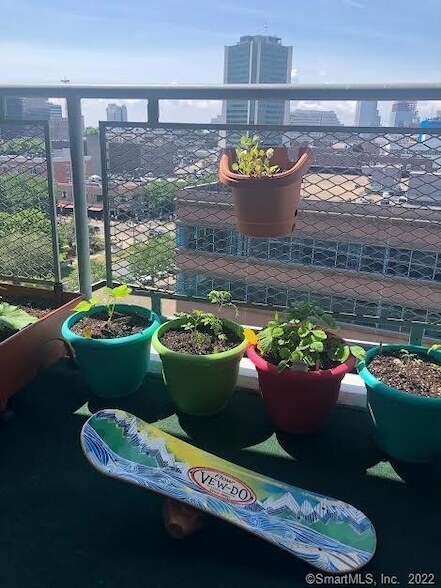 Building Photo - 444 Bedford St