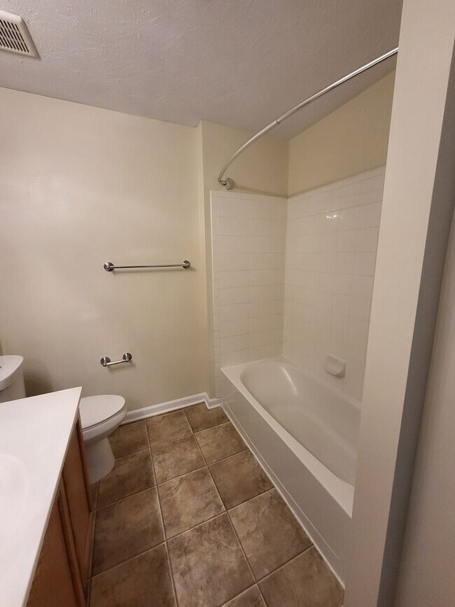 Building Photo - SPACIOUS 3-Level Townhome in Winston's Choice