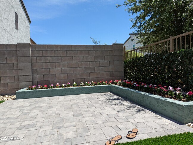 Building Photo - 379 N 157th Ln