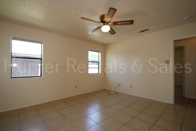 Building Photo - 2804 Derby Dr