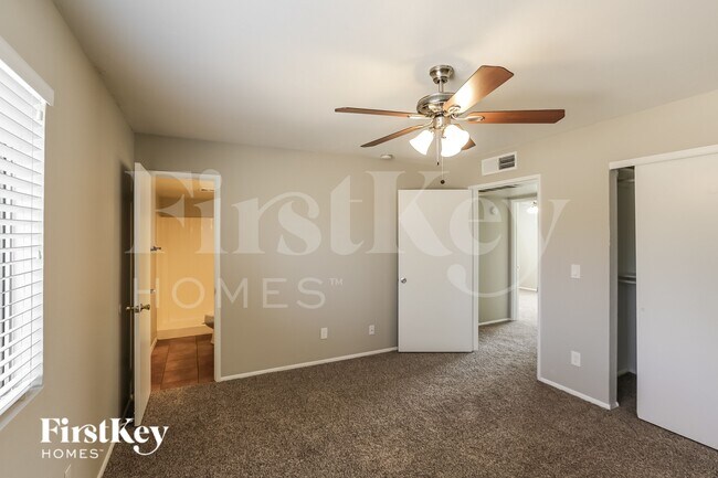 Building Photo - 4216 W Royal Palm Rd