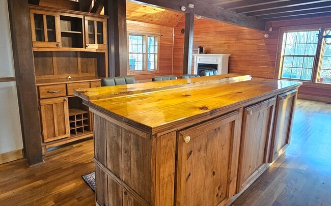 Building Photo - Private Log Cabin Home Peaceful Country Living on Acreage