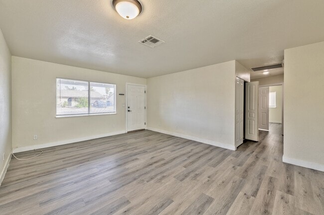 Building Photo - 3757 Longfellow St