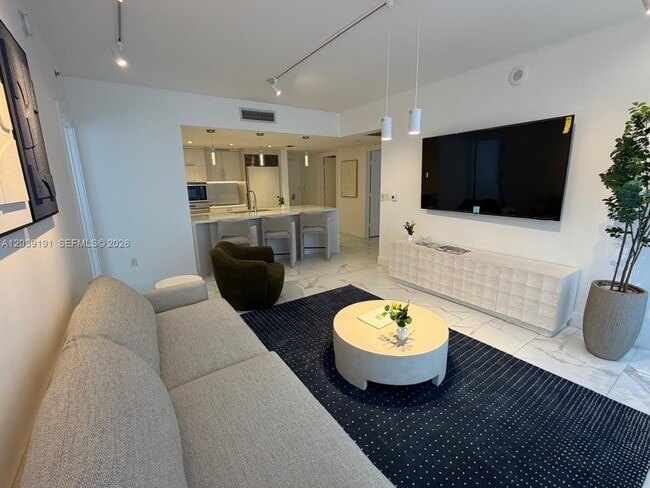 Building Photo - 475 Brickell Ave