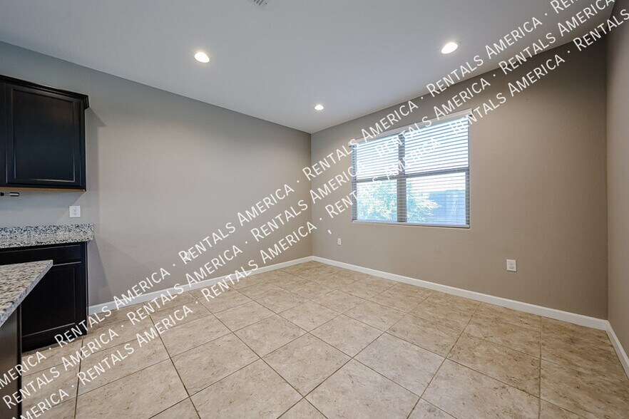 Building Photo - 29539 W Whitton Ave