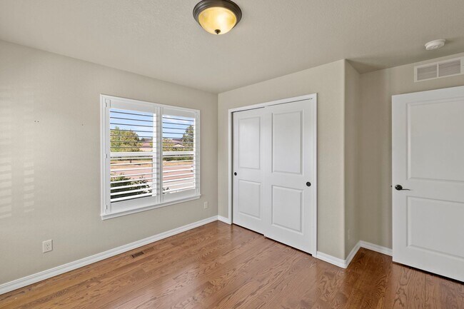 Building Photo - Immaculate & Stunning 4BD Ranch Style in C...