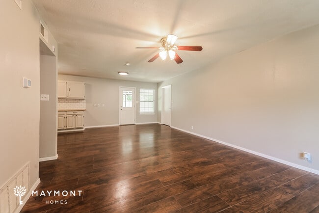 Building Photo - 3 Bedroom Dallas Home