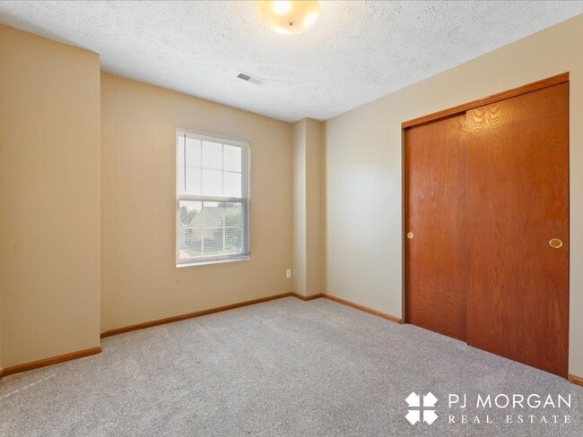 Building Photo - 4 bedroom, 3 bathroom - Available 9/15- Co...