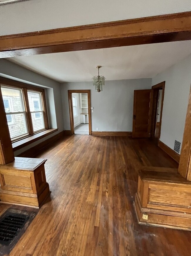 Building Photo - 162-164 Fernwood Ave