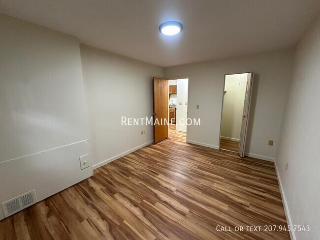 Building Photo - 43 Longrale Park