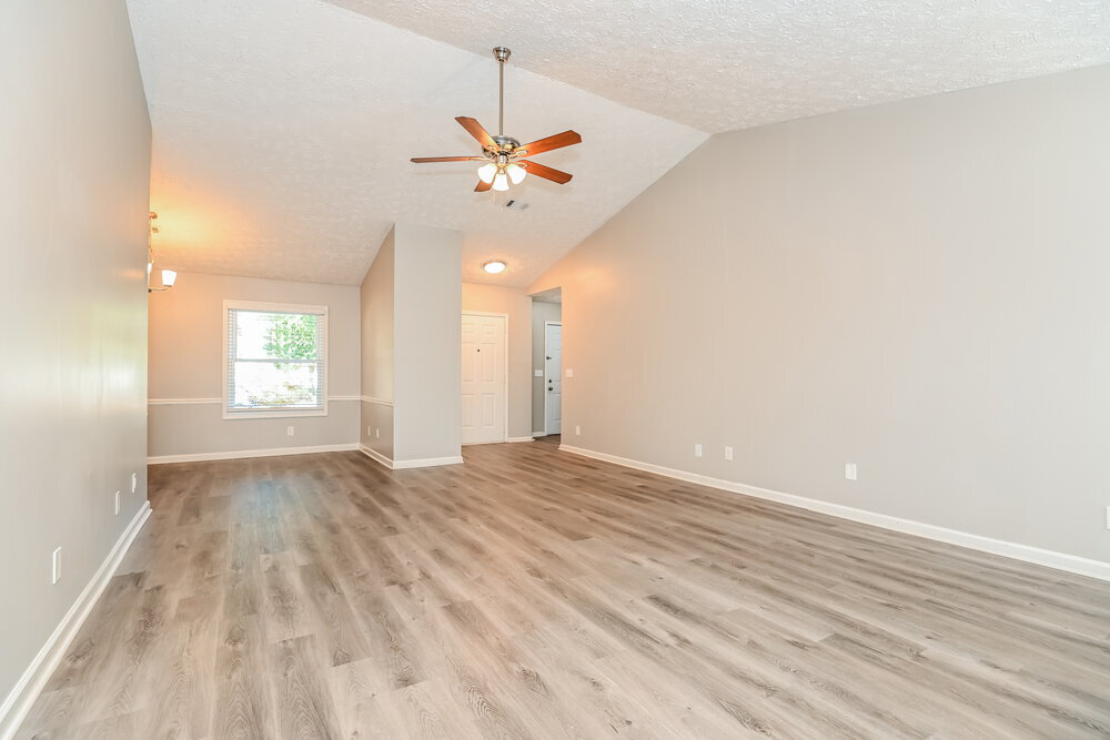 Building Photo - 923 River Rock Dr