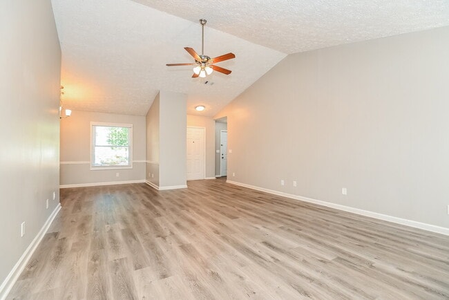 Building Photo - 923 River Rock Dr