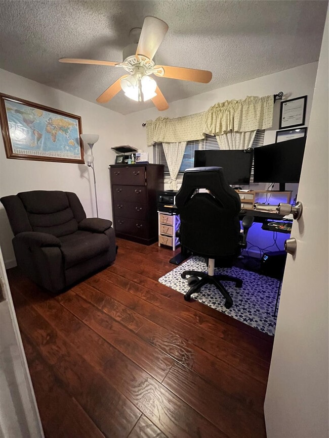 Building Photo - 16 Spinning Wheel Ln