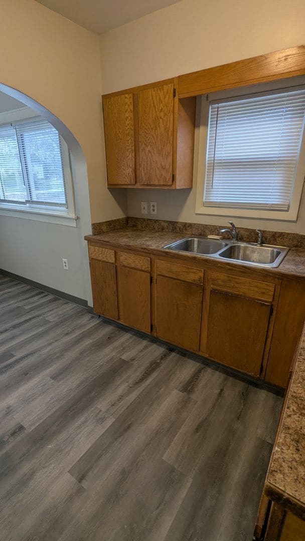 Building Photo - Charming 3-bedroom, 1-bathroom home located in the vibrant city of Akron