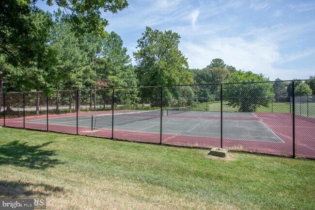 Building Photo - 5808 Royal Ridge Dr