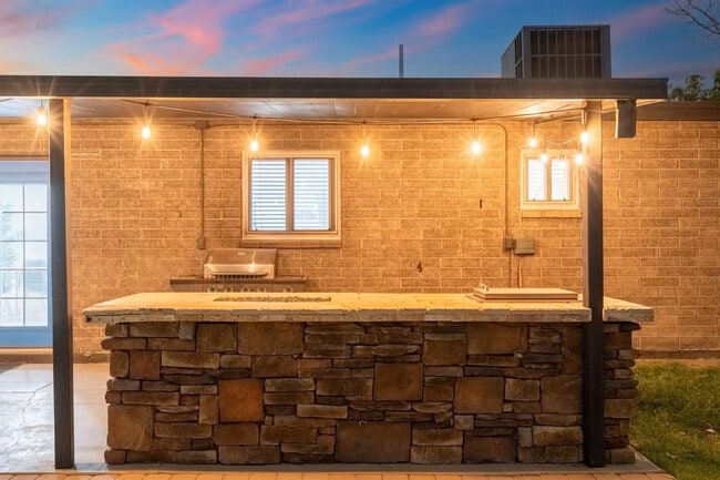 Building Photo - 1233 E Marny Rd