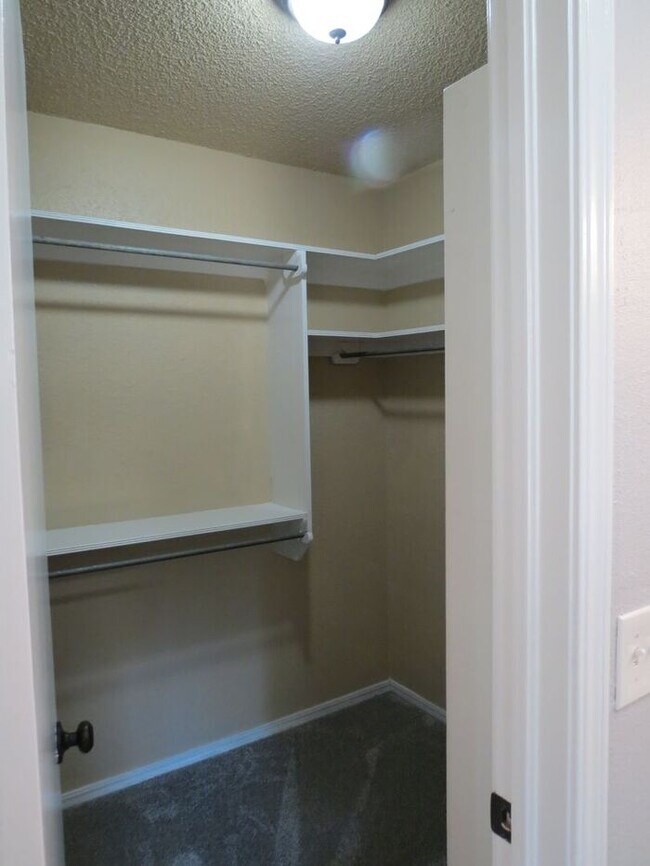 Building Photo - Edmond 4 bed!