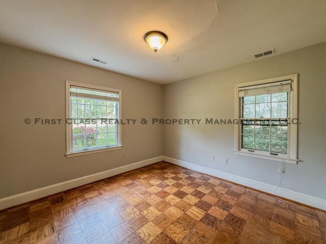 Building Photo - 500 Ashworth Rd