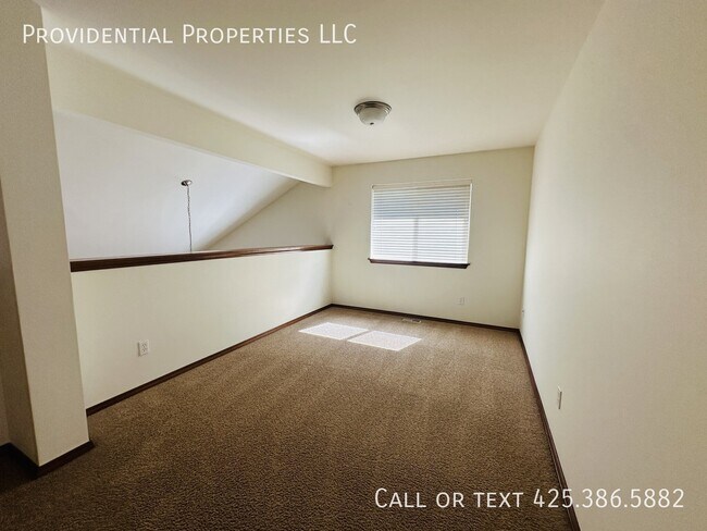 Building Photo - 7625 NE 201st Pl