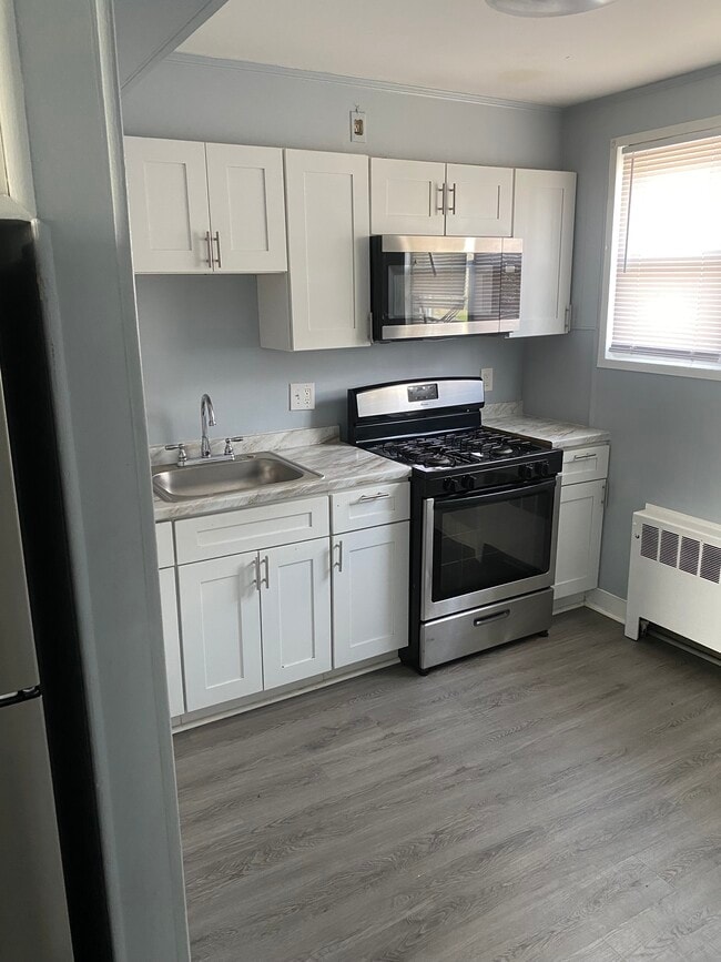 Building Photo - 6254 Everett Ave