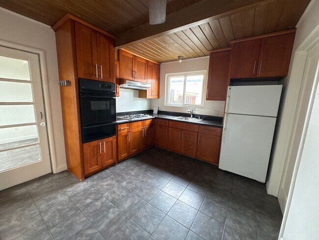 Building Photo - AVAILABLE! OPEN HOUSE FRIDAY 6/12/26 from 3:00-4:30 PM