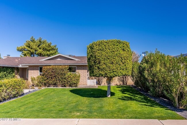 Building Photo - 6110 E Blanche Dr