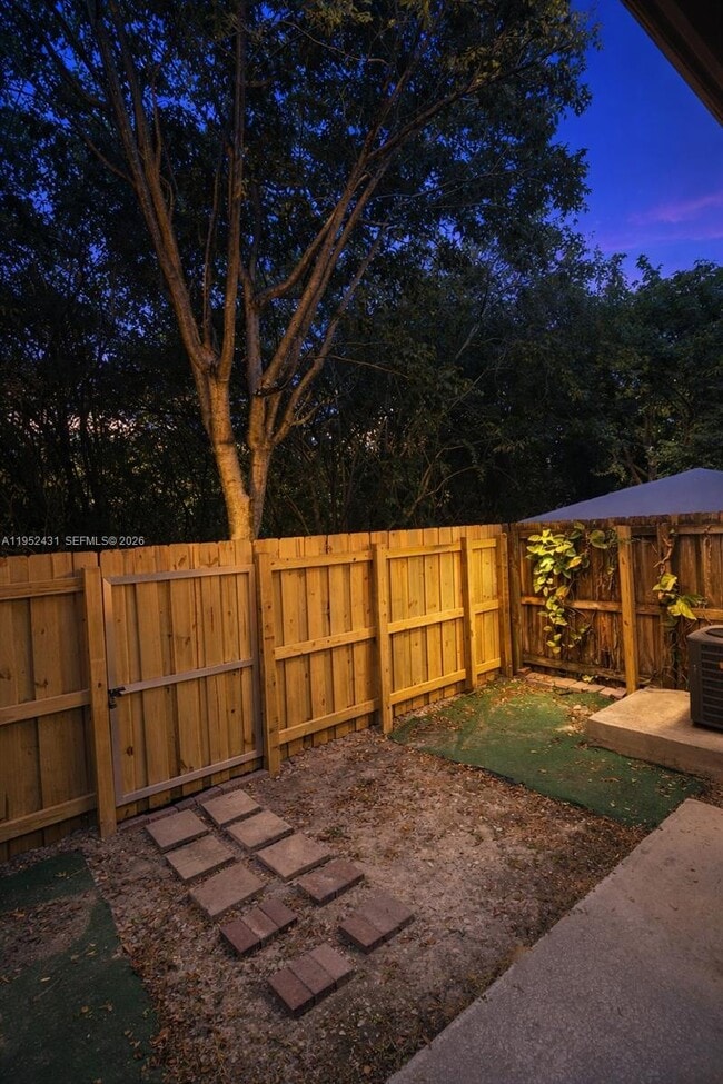 Building Photo - 1523 SE 24th Ct