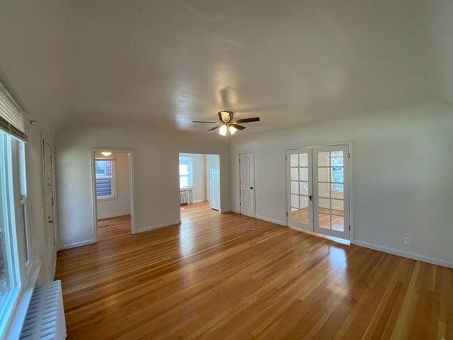 Building Photo - 2445 Custer Ave